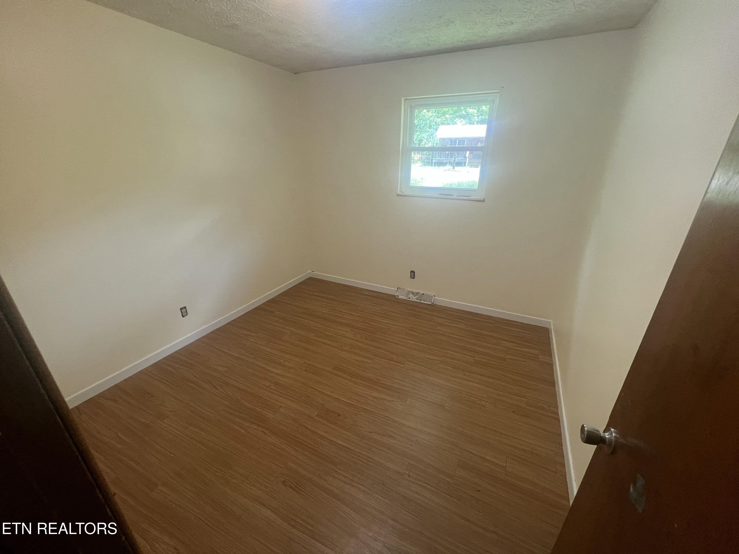 209 White Oak Lane Heiskell, TN 37754 - Photo 21 of 39 IMG_0893