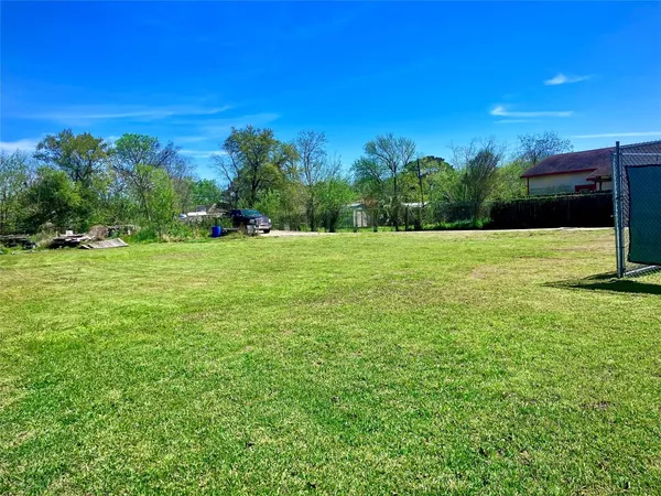 a view of an outdoor space and a yard
