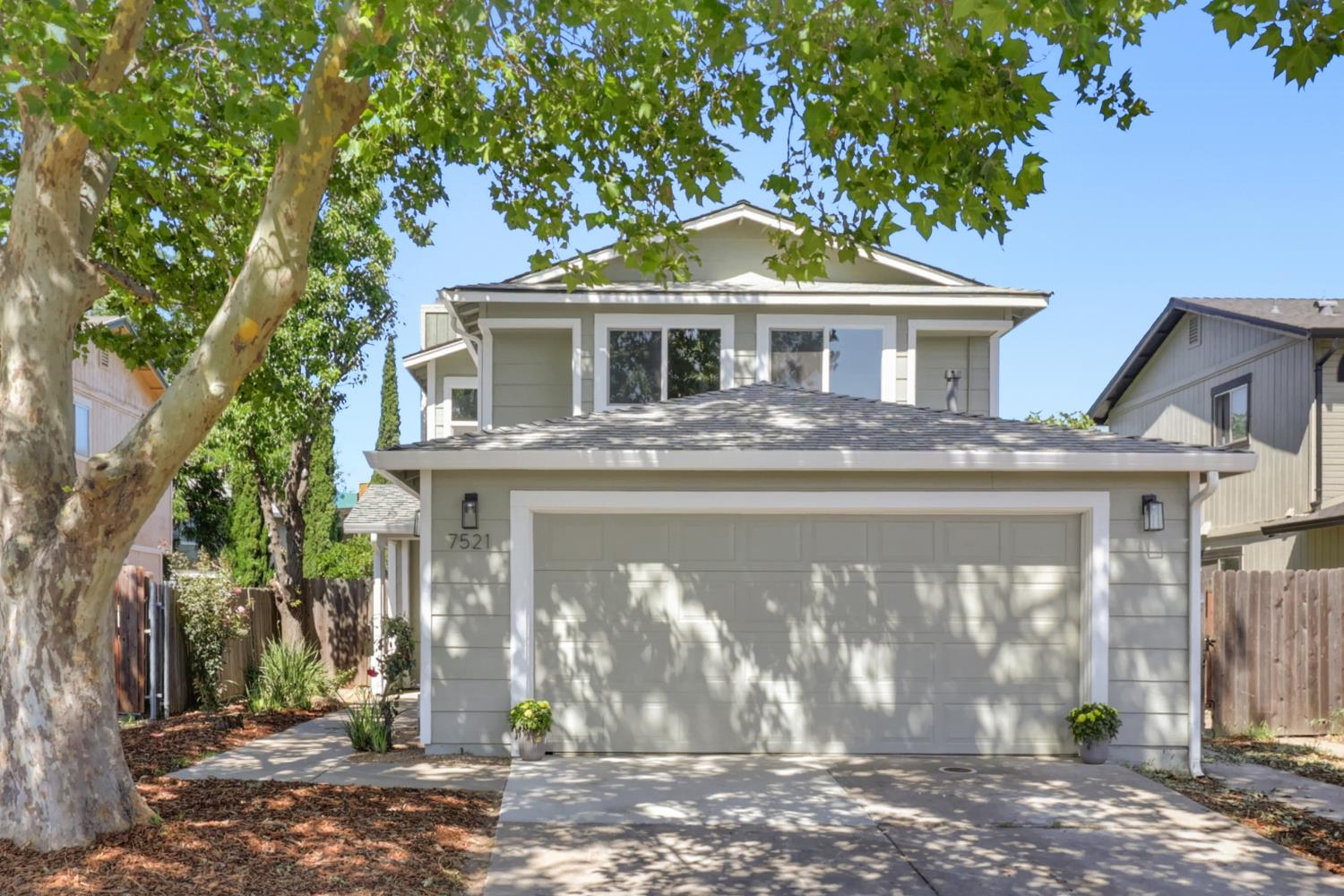 7521 Delta Pointe Way Sacramento, CA 95823 - Photo 1 of 48