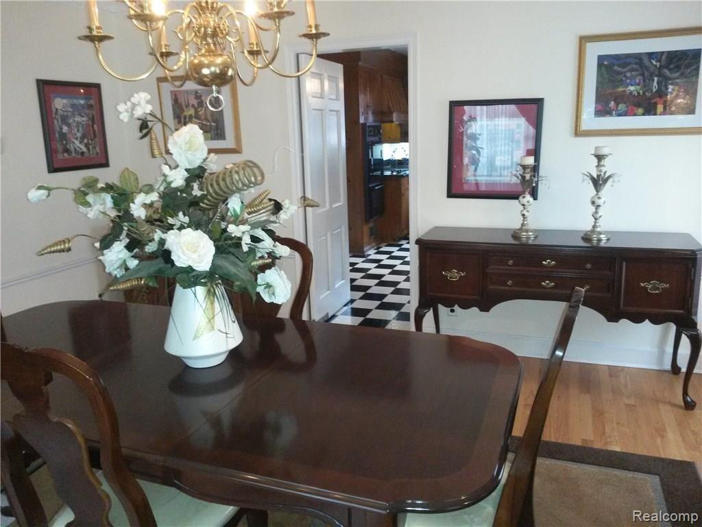 3297 Sherbourne Road Detroit, MI 48221 - Photo 33 of 37 dining room5 sherbourne.jpg