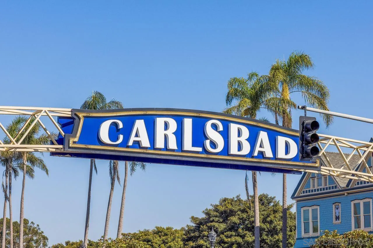 839 Mistletoe Lane Carlsbad, CA 92011 - Photo 45 of 50 a street sign that is on a pole