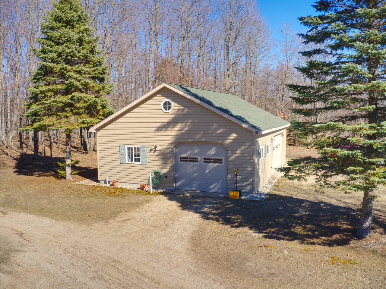 11780 Fewins Road Honor, MI 49640 - Photo 4 of 38 Gallery Image 4
