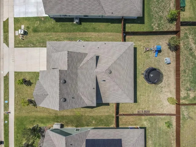an aerial view of a house having yard
