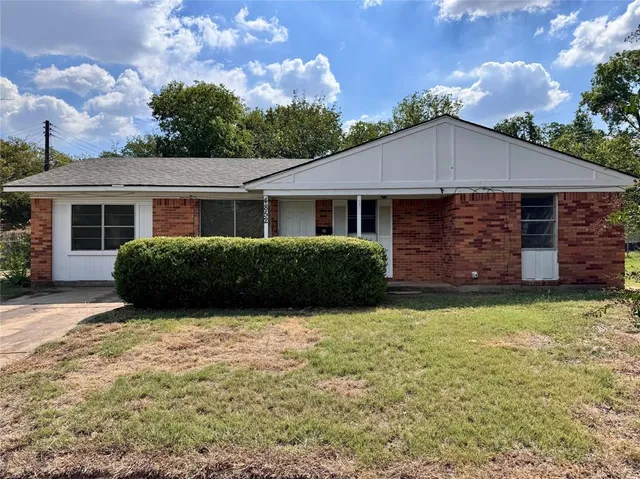 $1,350 | 4852 Cason Court, Fort Worth, TX 76135
