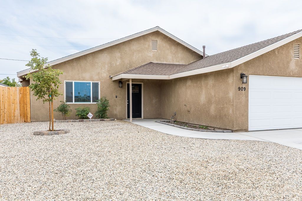 909 West Vulcan Avenue Ridgecrest, CA 93555 - Photo 4 of 30