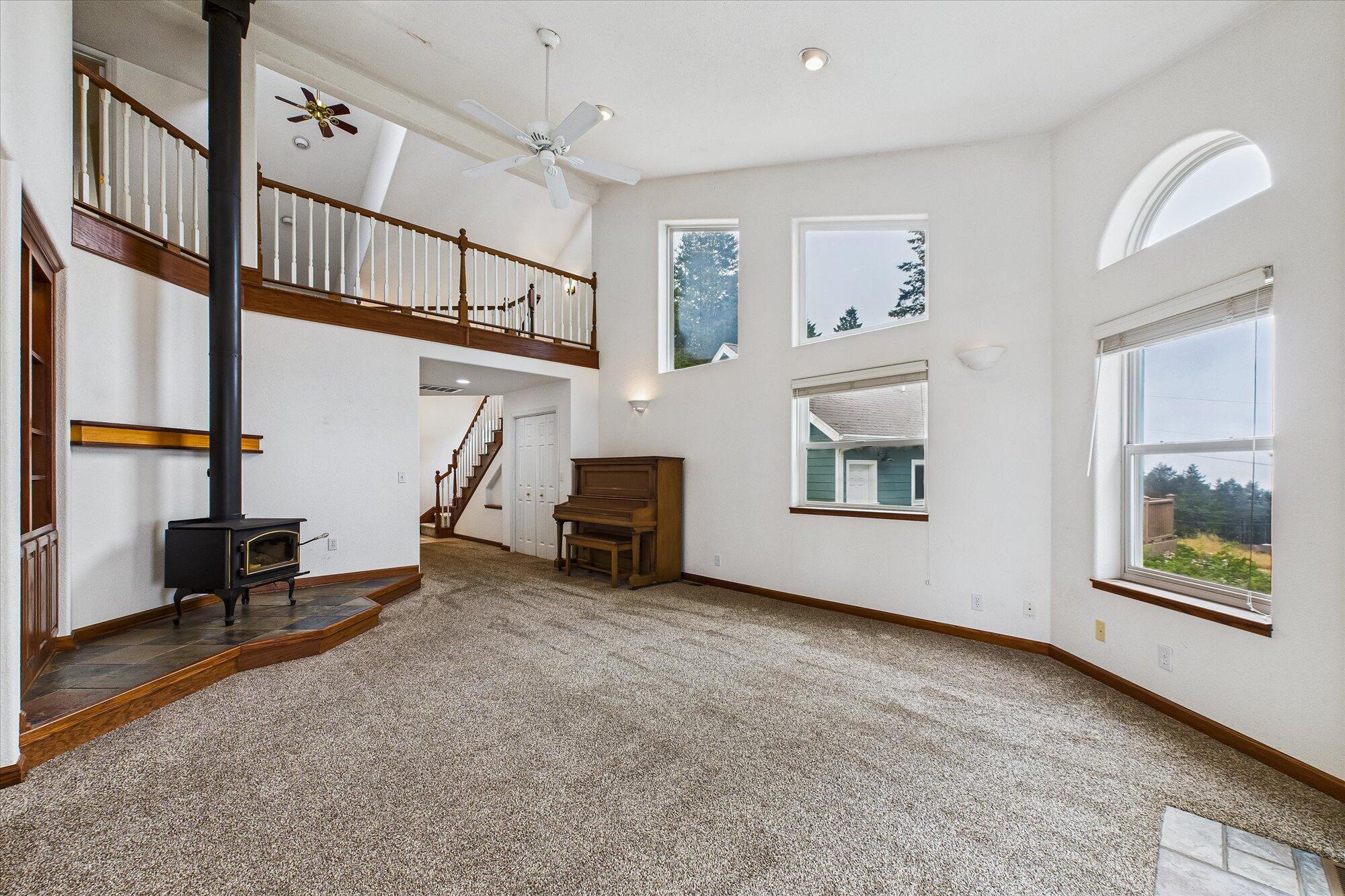 341 Seafoam Road Whitethorn, CA 95589 - Photo 9 of 68