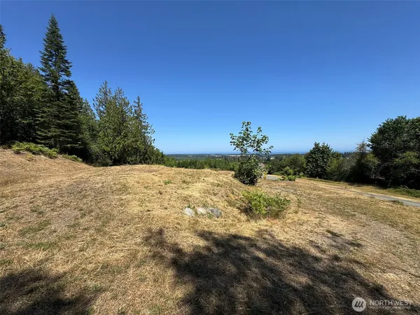 a view of a lake with houses