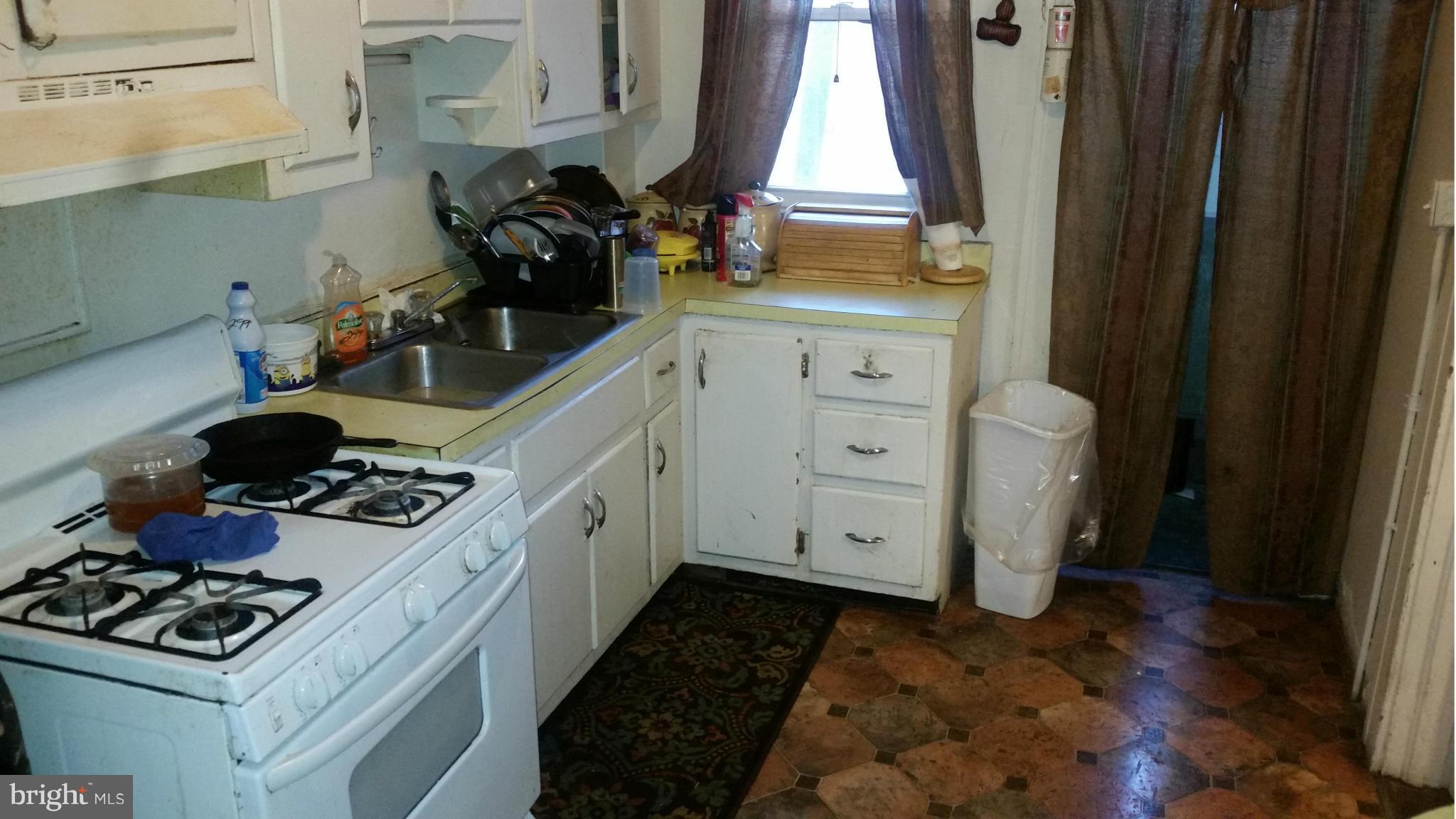 1531 Appleton Street Baltimore, MD 21217 - Photo 4 of 12 Kitchen