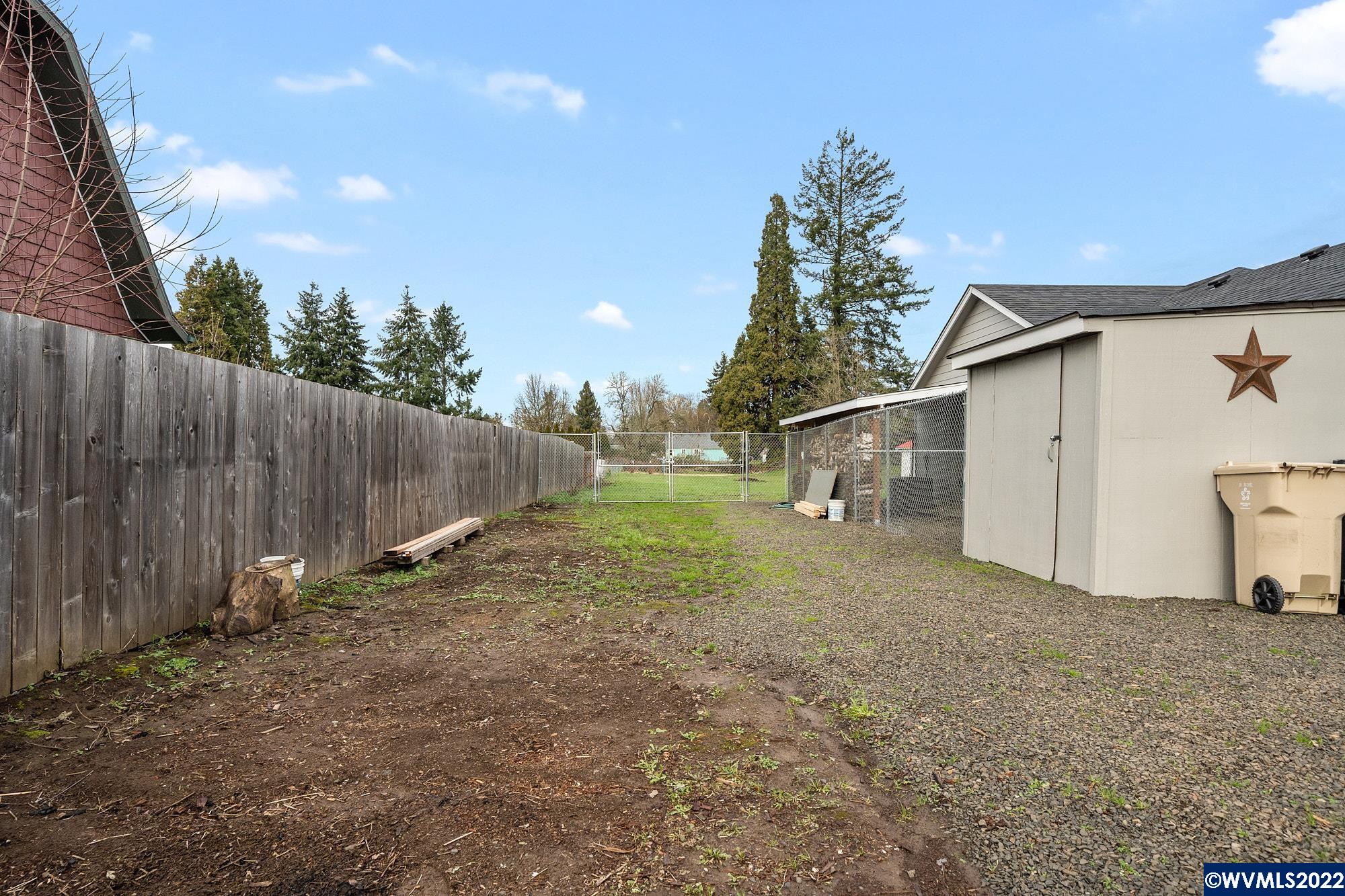 37575 Cherry Court Lebanon, OR 97355 - Photo 23 of 34