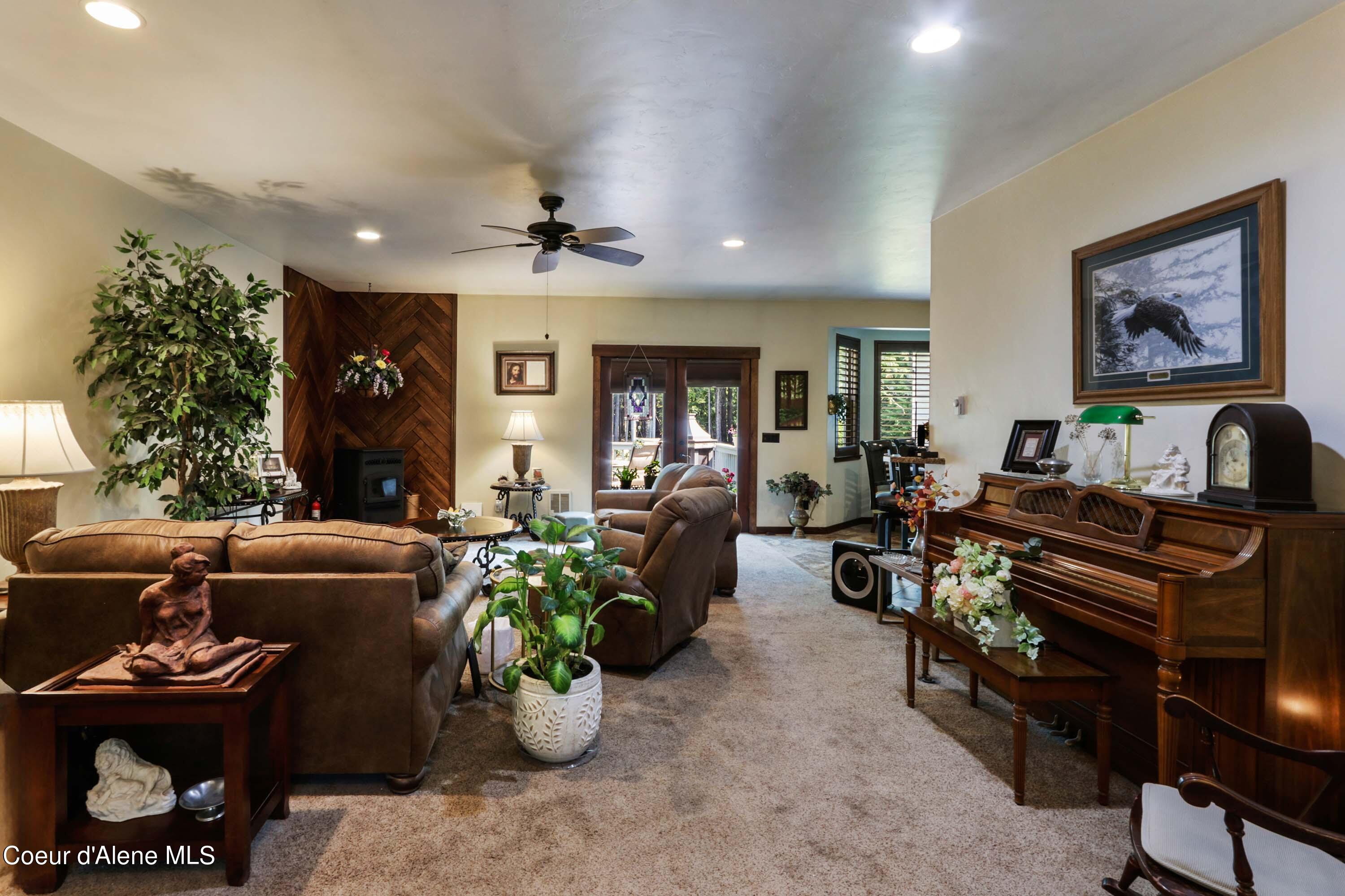 518 High Road Sandpoint, ID 83864 - Photo 8 of 57 Living room