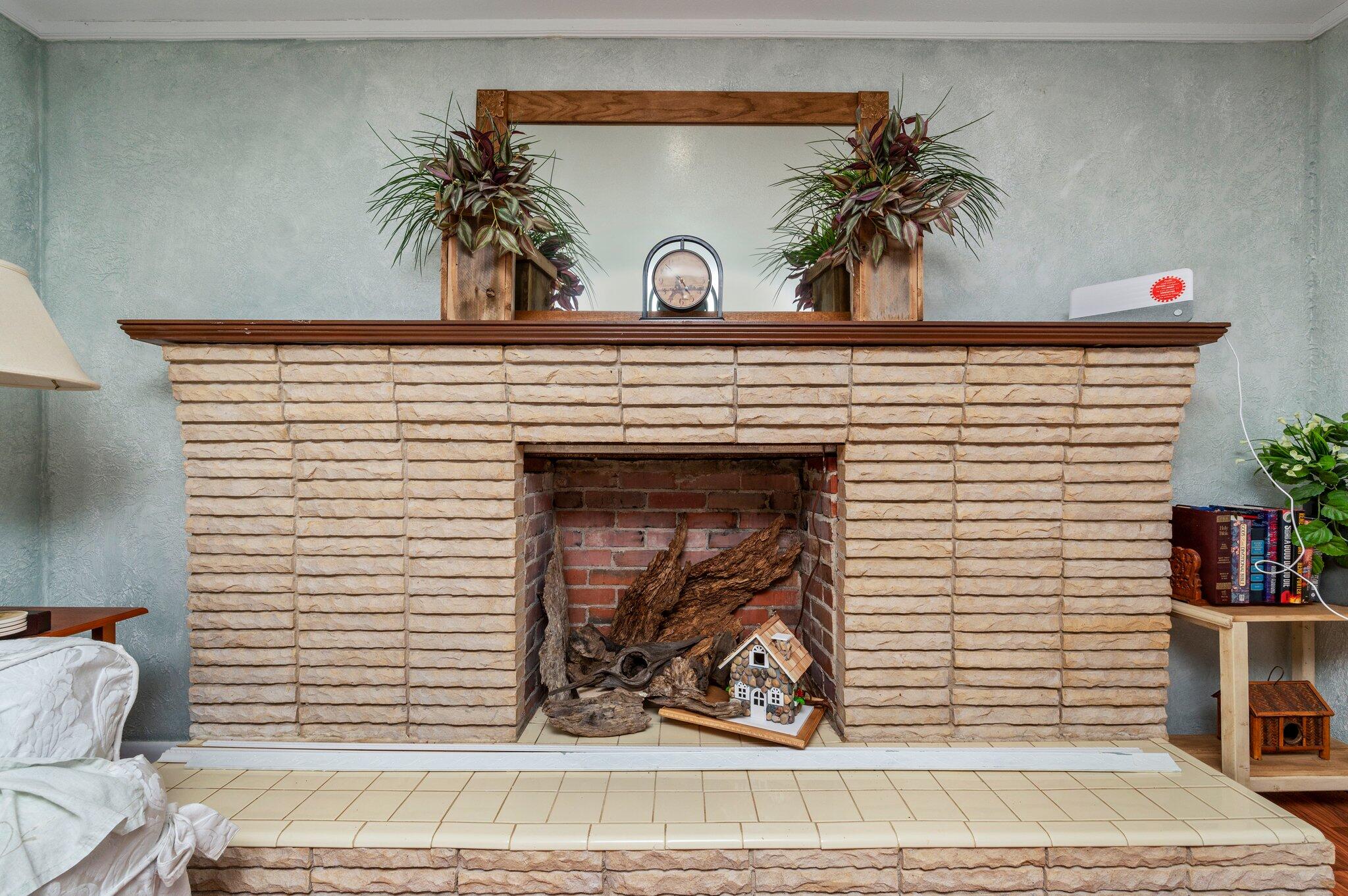 7068 Old River Road Baker, FL 32531 - Photo 20 of 42 a view of a entryway