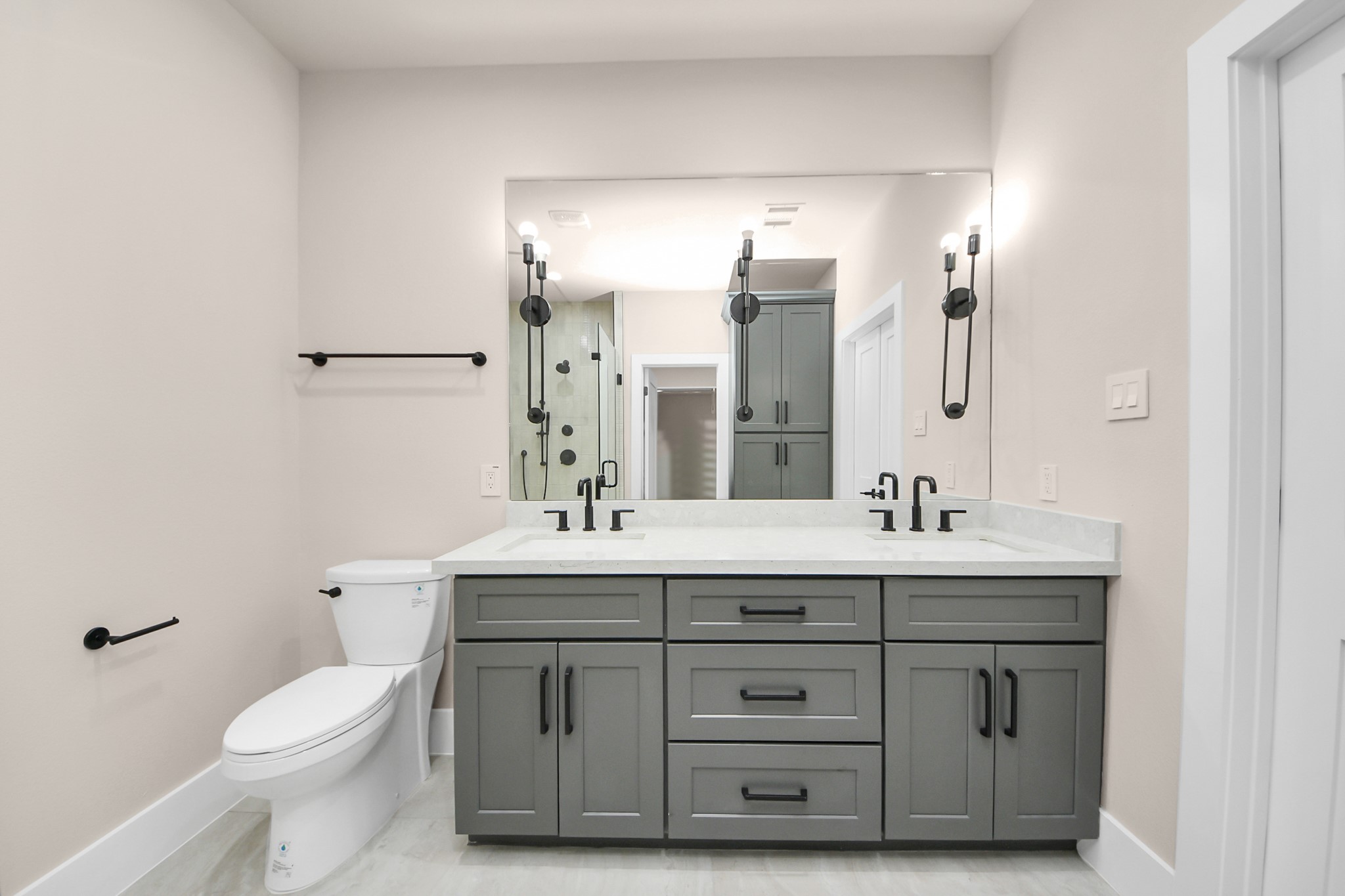 6320 Milwee Street, Unit A Houston, TX 77092 - Photo 22 of 42 a bathroom with a toilet a sink and mirror