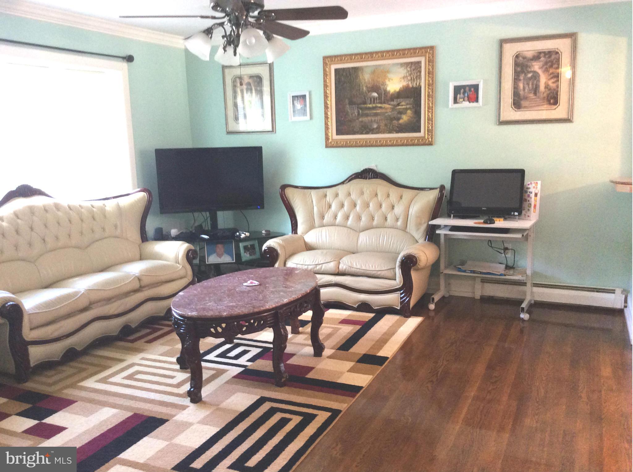 14113 Grayson Road Woodbridge, VA 22191 - Photo 8 of 26 Living Room
