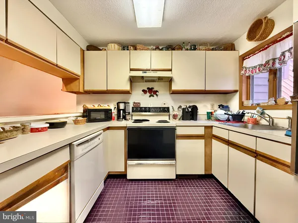 $199,900 | 102 Tecumseh Trail, Hedgesville, WV 25427