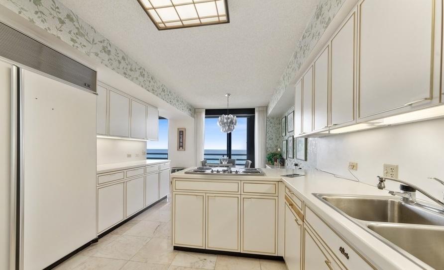 1500 South Ocean Boulevard, Unit S601 Boca Raton, FL 33432 - Photo 8 of 45 06_1500SOceanBlvd_S601_191001_KitchenBre