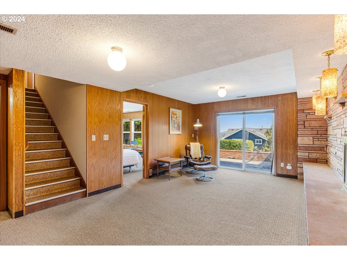 239 South Custer Street Portland, OR 97219 - Photo 23 of 43 Gallery Image 23