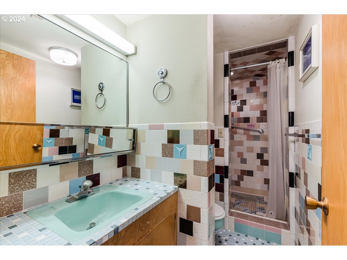 239 South Custer Street Portland, OR 97219 - Photo 30 of 43 Gallery Image 30