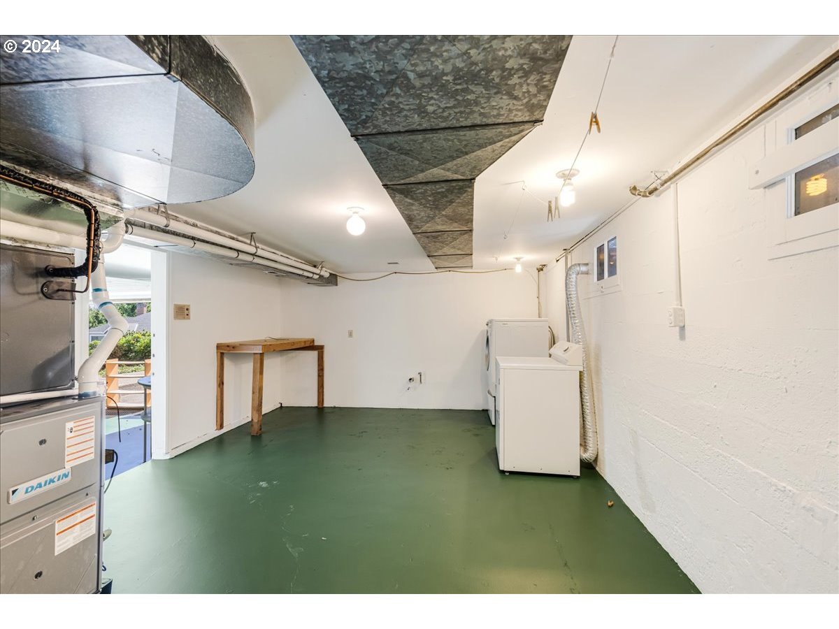 239 South Custer Street Portland, OR 97219 - Photo 32 of 43 Gallery Image 32