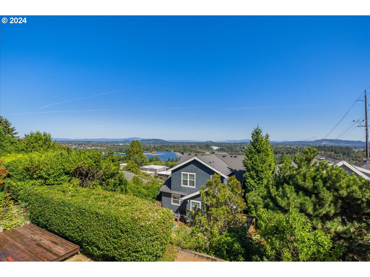 239 South Custer Street Portland, OR 97219 - Photo 36 of 43 Gallery Image 36