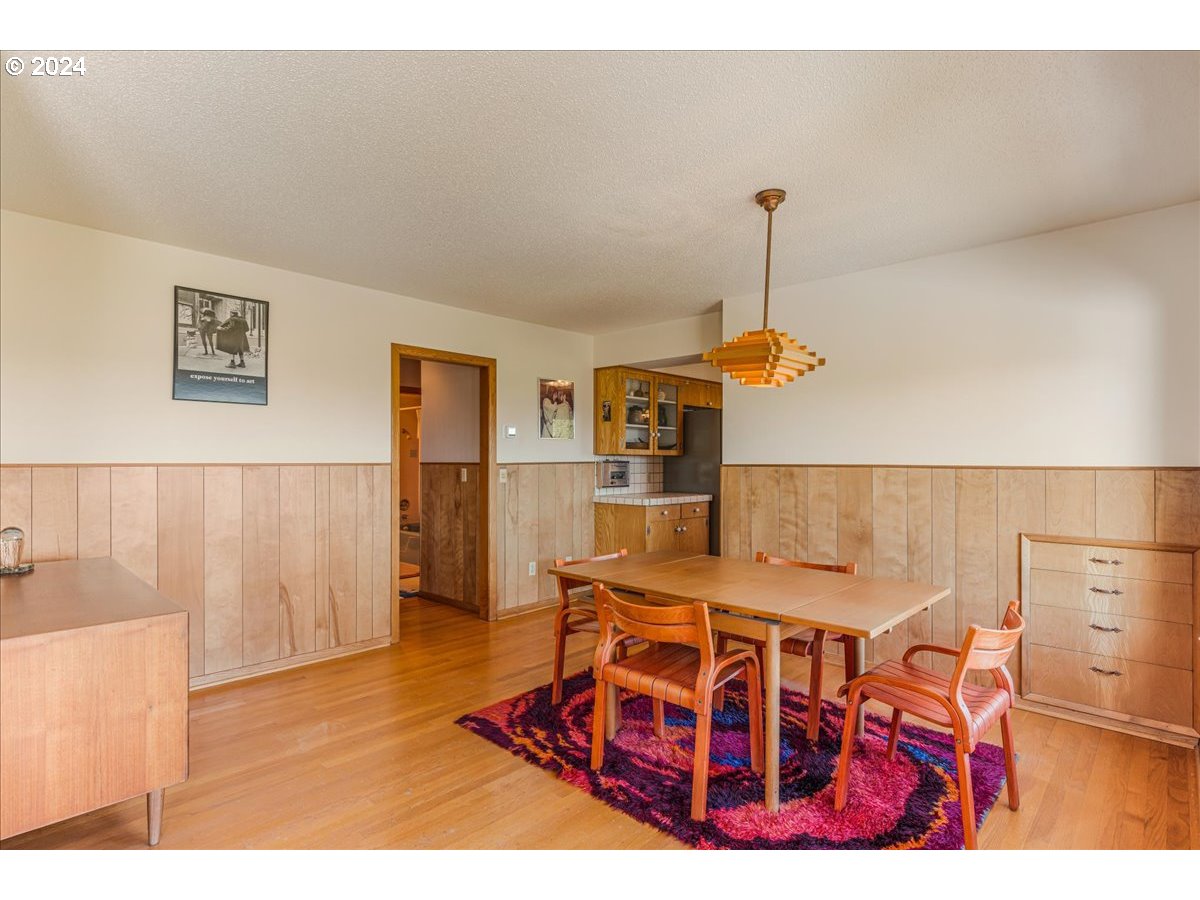 239 South Custer Street Portland, OR 97219 - Photo 8 of 43 Gallery Image 8