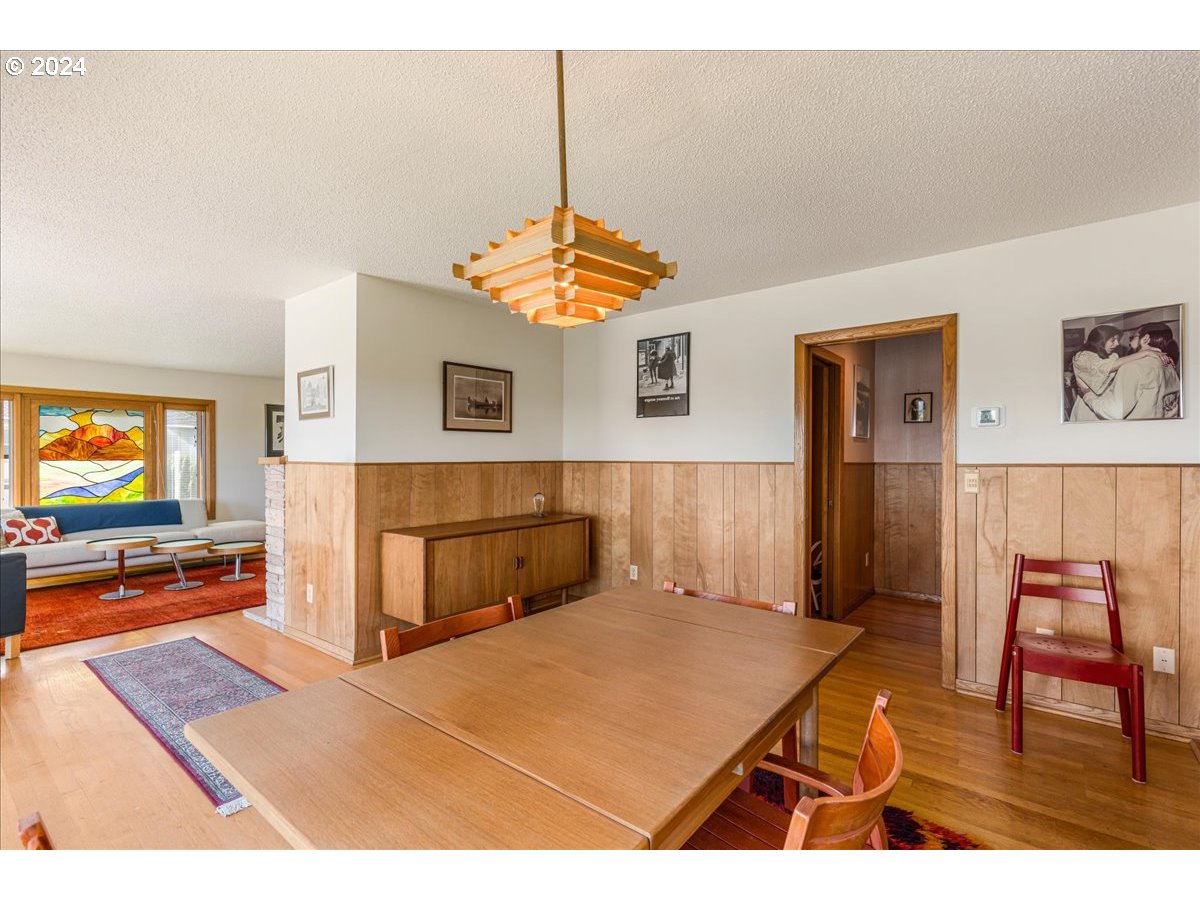 239 South Custer Street Portland, OR 97219 - Photo 9 of 43 Gallery Image 9