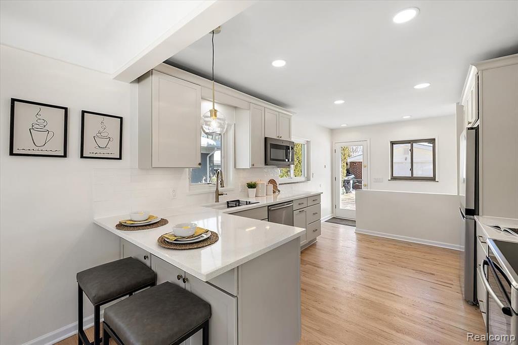 31060 East Rutland Street Beverly Hills, MI 48025 - Photo 11 of 37