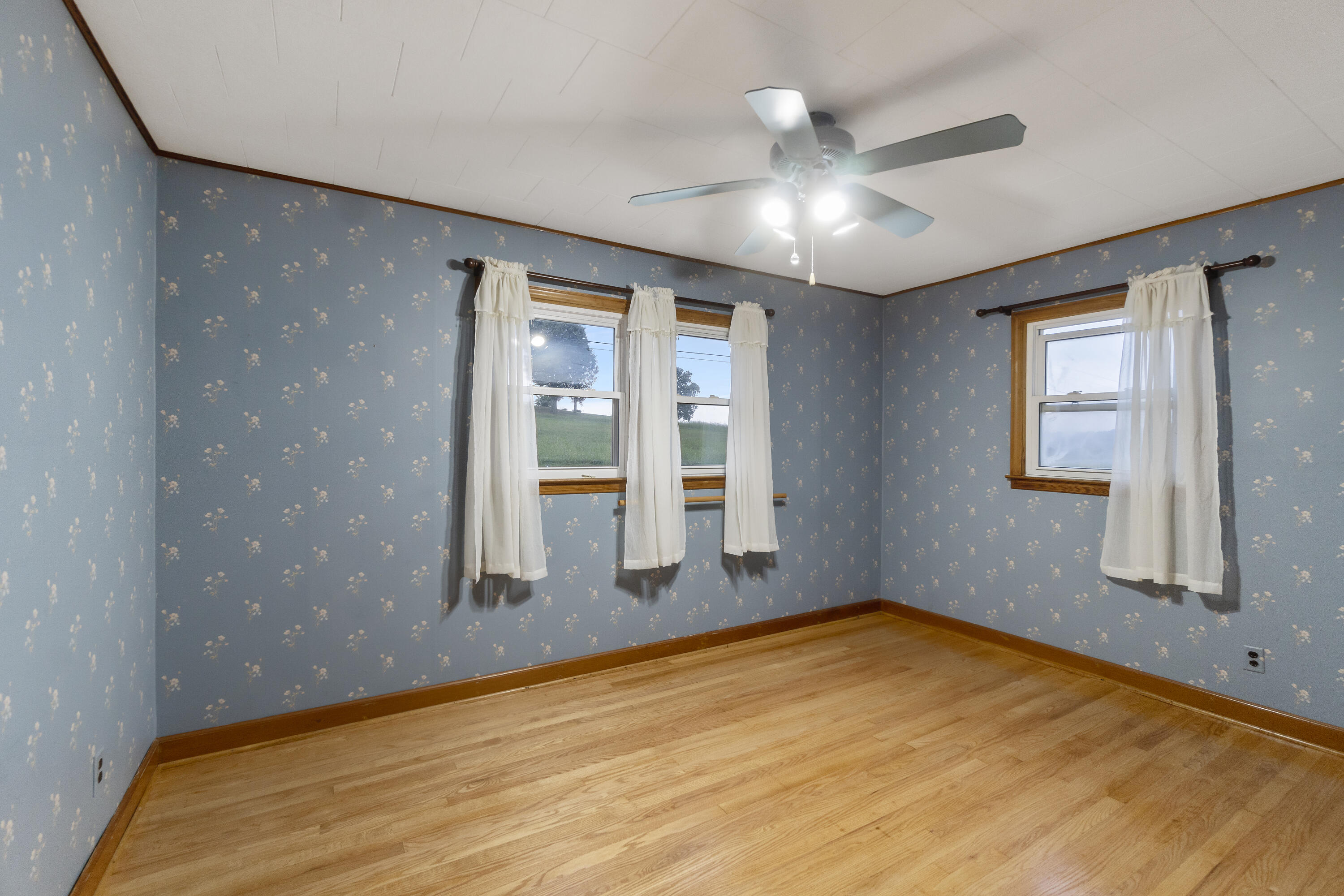 7460 Warrensburg Road Mosheim, TN 37818 - Photo 8 of 32 7460 bedroom 1