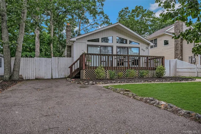 a view of a house with a yard and plants