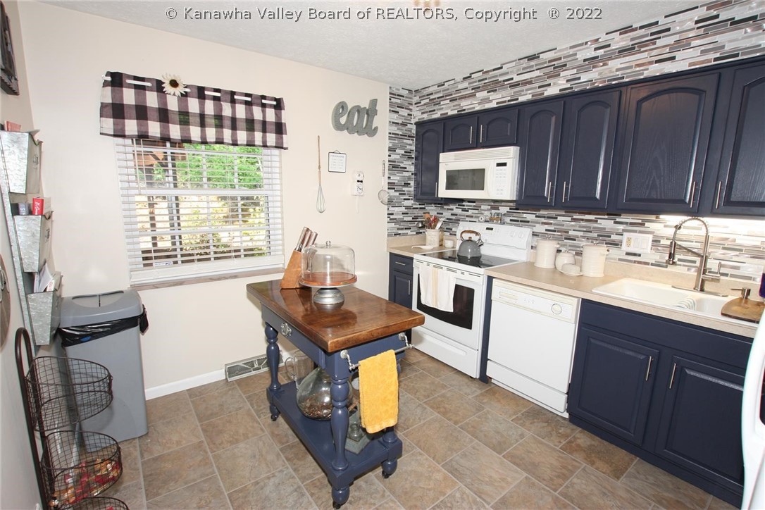 369 Eureka Road Charleston, WV 25314 - Photo 12 of 43 Gallery Image 12