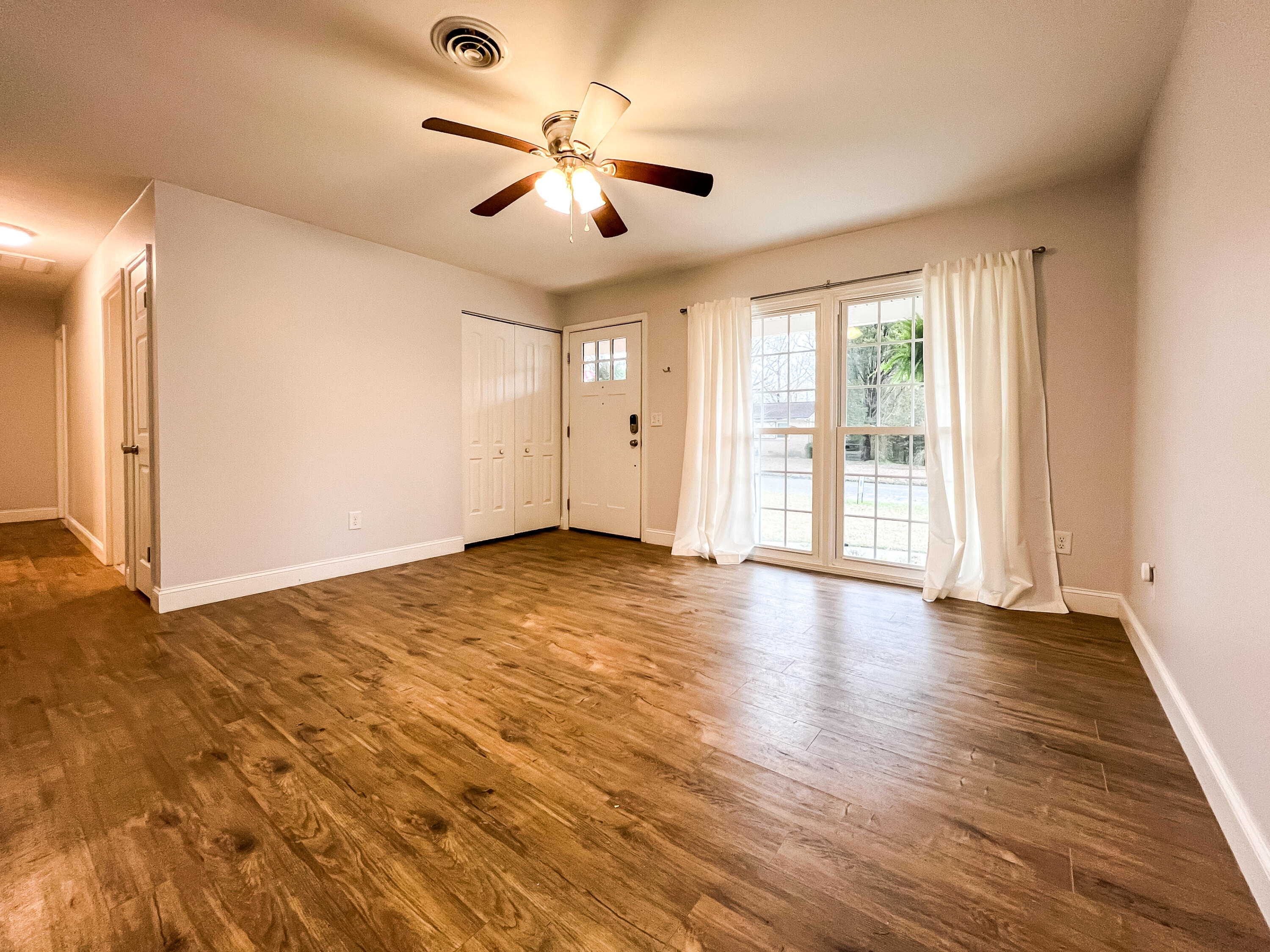 106 Realtor Road Goose Creek, SC 29445 - Photo 3 of 20 IMG_8436