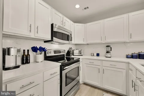 $525,000 | 257 South Pickett Street, Unit 402, Alexandria, VA 22304