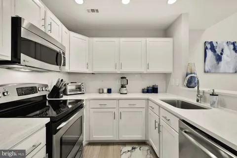 $525,000 | 257 South Pickett Street, Unit 402, Alexandria, VA 22304