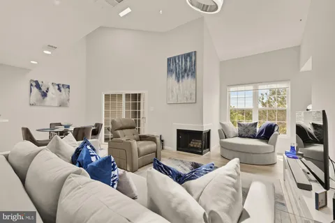 $525,000 | 257 South Pickett Street, Unit 402, Alexandria, VA 22304