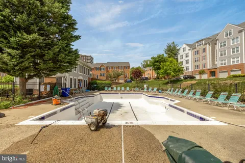 $525,000 | 257 South Pickett Street, Unit 402, Alexandria, VA 22304