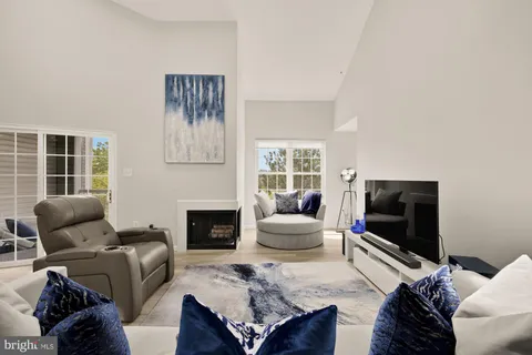 $525,000 | 257 South Pickett Street, Unit 402, Alexandria, VA 22304