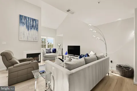 $525,000 | 257 South Pickett Street, Unit 402, Alexandria, VA 22304