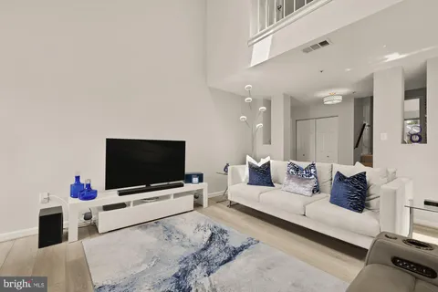 $525,000 | 257 South Pickett Street, Unit 402, Alexandria, VA 22304