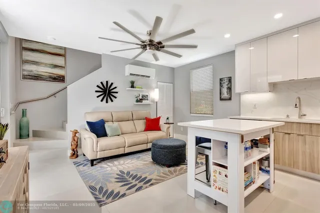 $799,000 | 397 Sundial Circle, Unit 397, Margate, FL 33068