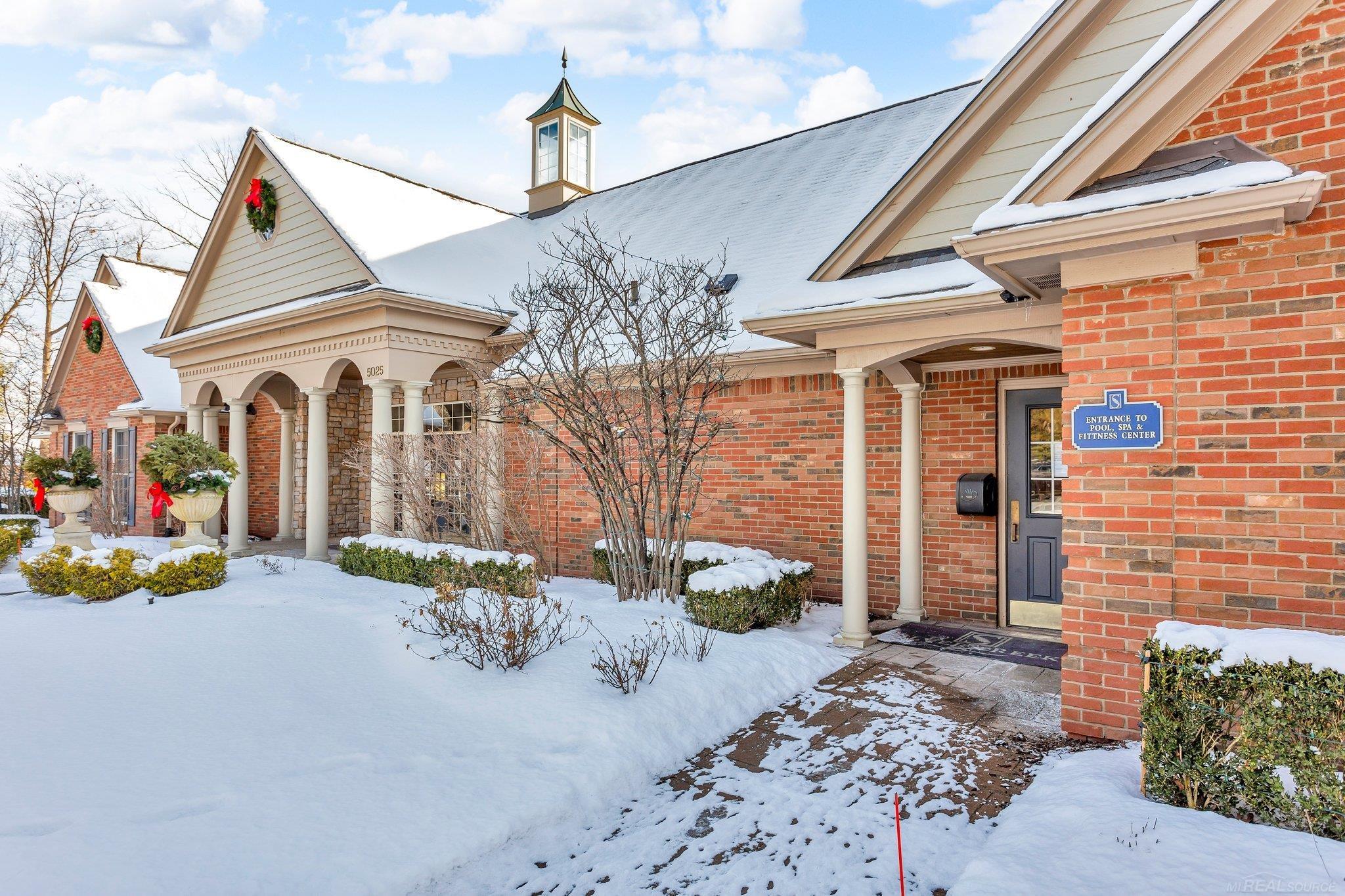 3697 Tremonte Circle Rochester, MI 48306 - Photo 4 of 29 50164637-f7edf0d4-63fa-4e1f-989c-bf144e39031a.JPG