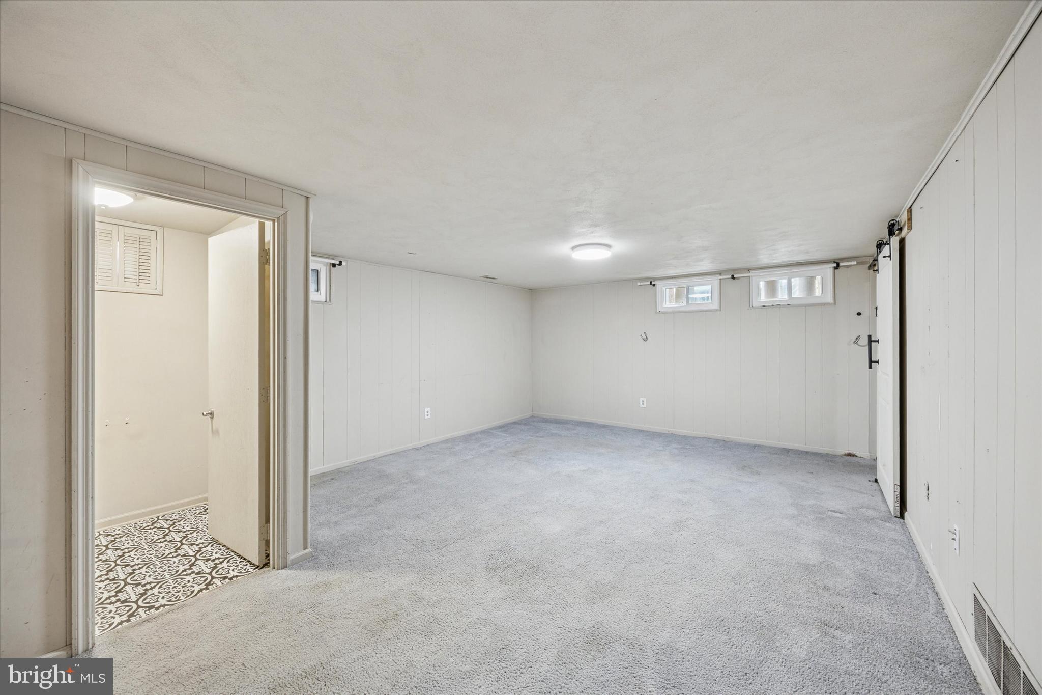 37 Millbrook Road Newark, DE 19713 - Photo 13 of 17 an empty room with windows
