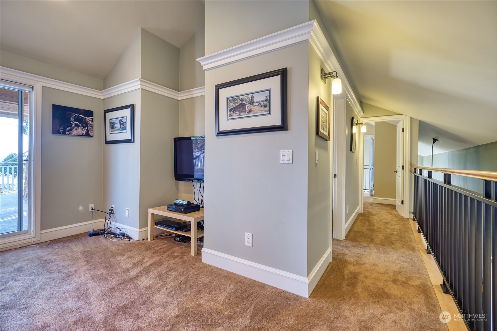 589 South Beach Road Point Roberts, WA 98281 - Photo 21 of 37 a view of a hallway with workspace and entryway