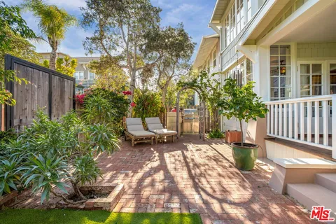 $3,495,000 | 33 Breeze Avenue, Venice, CA 90291