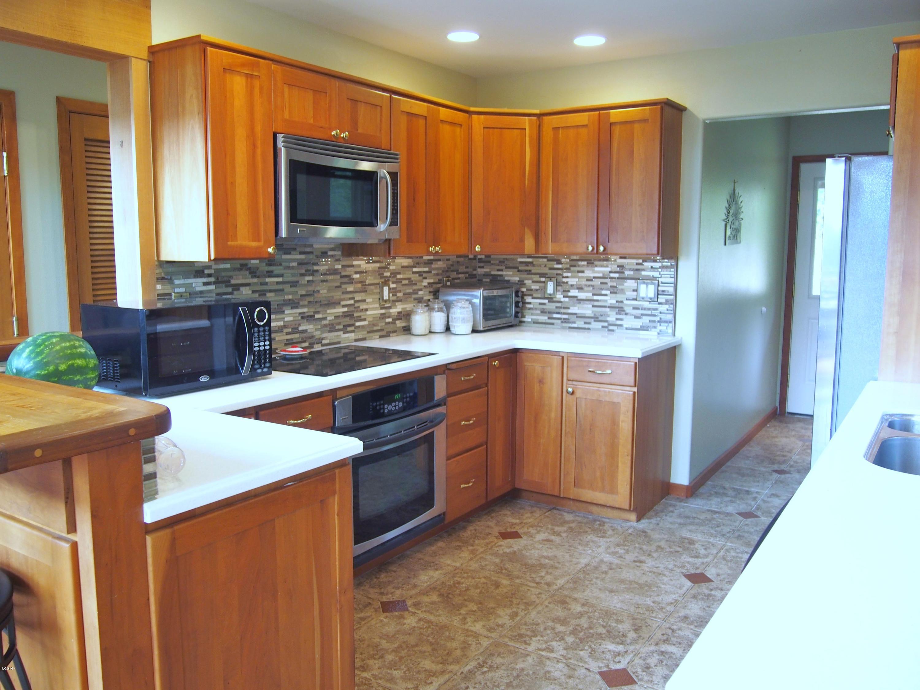 38375 Brooten Road Cloverdale, OR 97112 - Photo 17 of 40 P8220021
