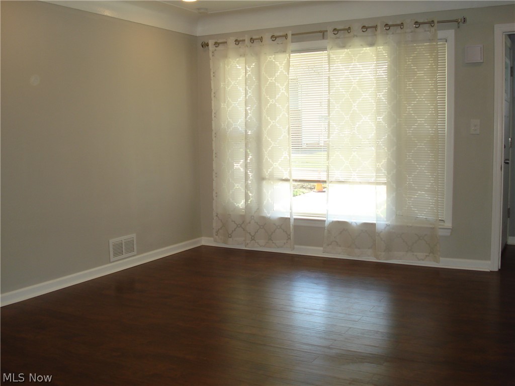 4021 Stonehaven Road Cleveland, OH 44121 - Photo 2 of 31