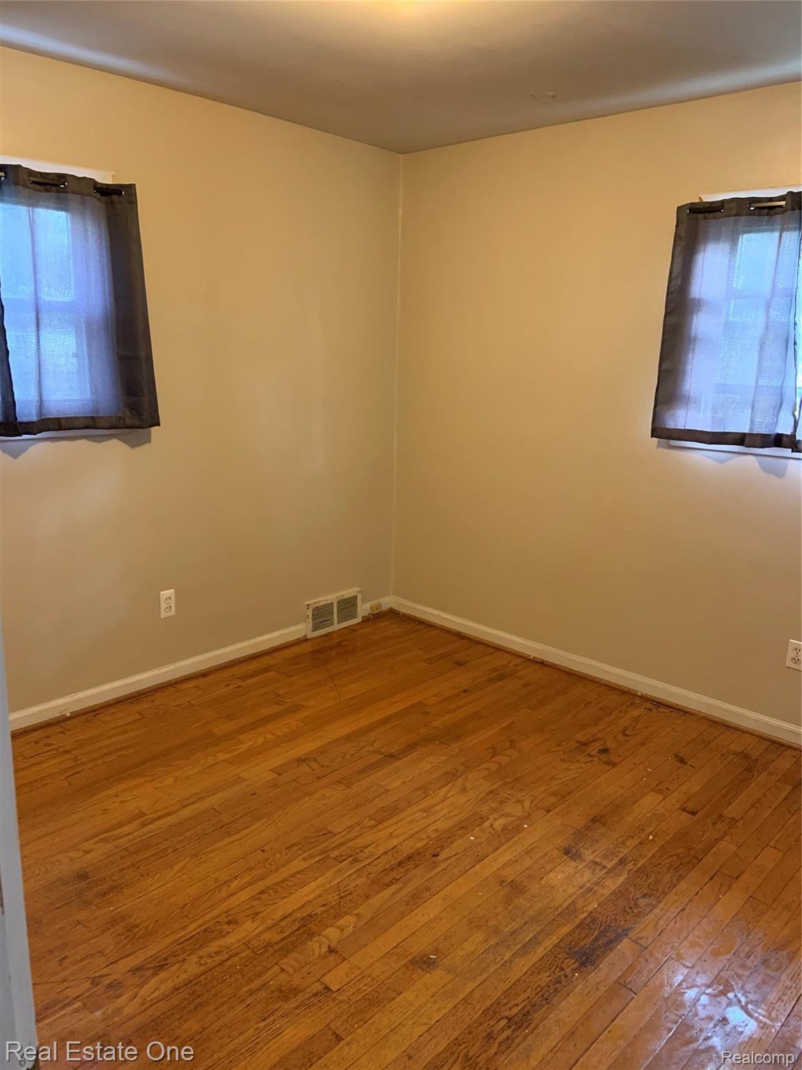7649 Pelham Road Allen Park, MI 48101 - Photo 13 of 30 P8.jpeg