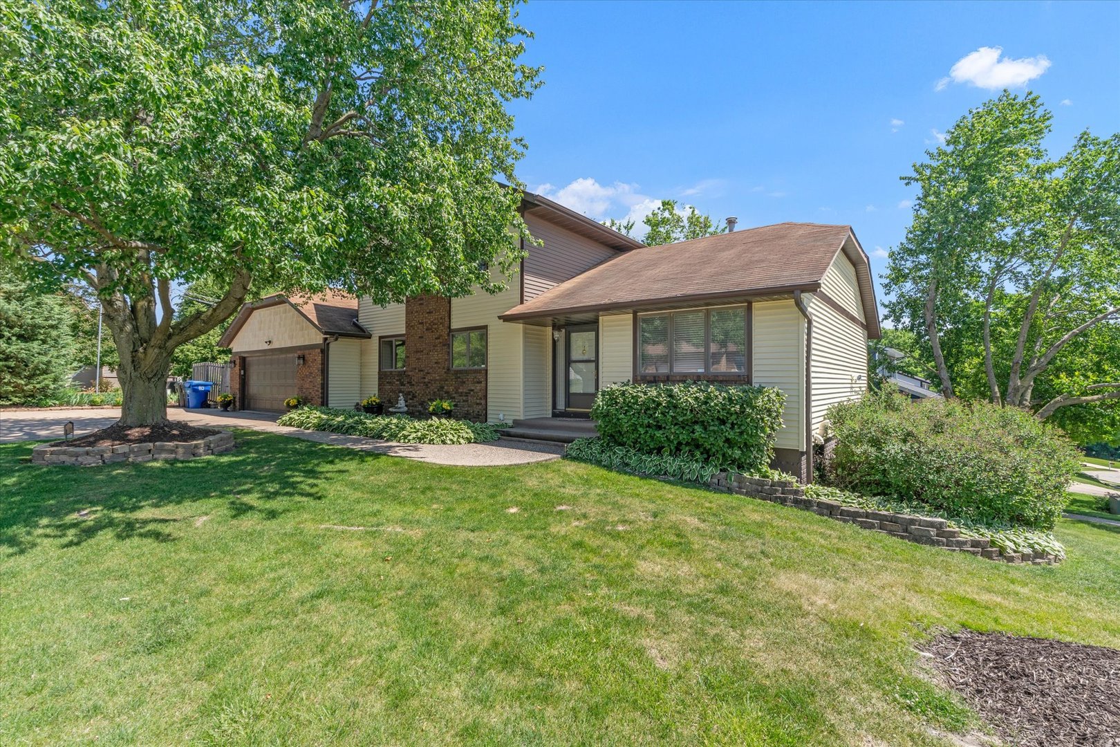 3300 35th Avenue Moline, IL 61265 - Photo 5 of 64