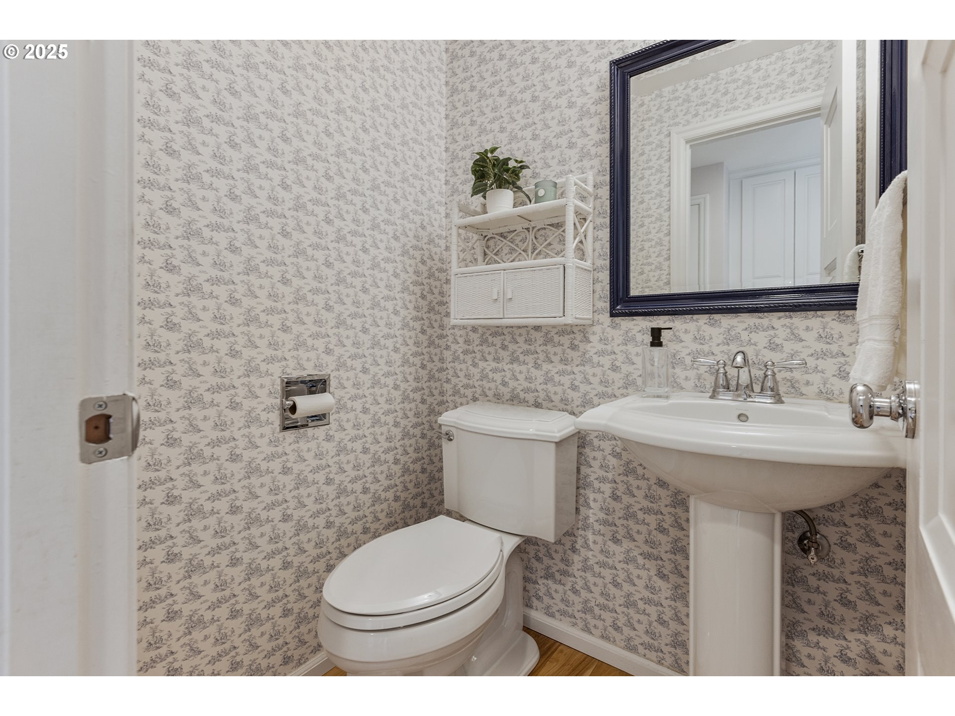 2055 Ridgeway Drive Eugene, OR 97401 - Photo 24 of 48 a bathroom with a sink toilet and mirror