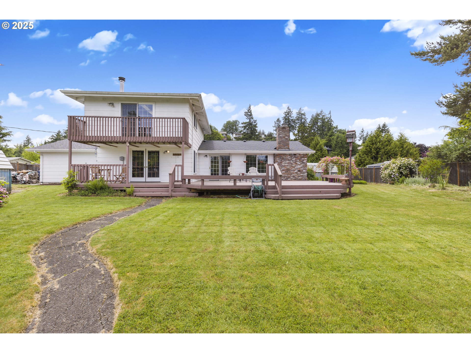2055 Ridgeway Drive Eugene, OR 97401 - Photo 31 of 48 a view of a house with a swimming pool