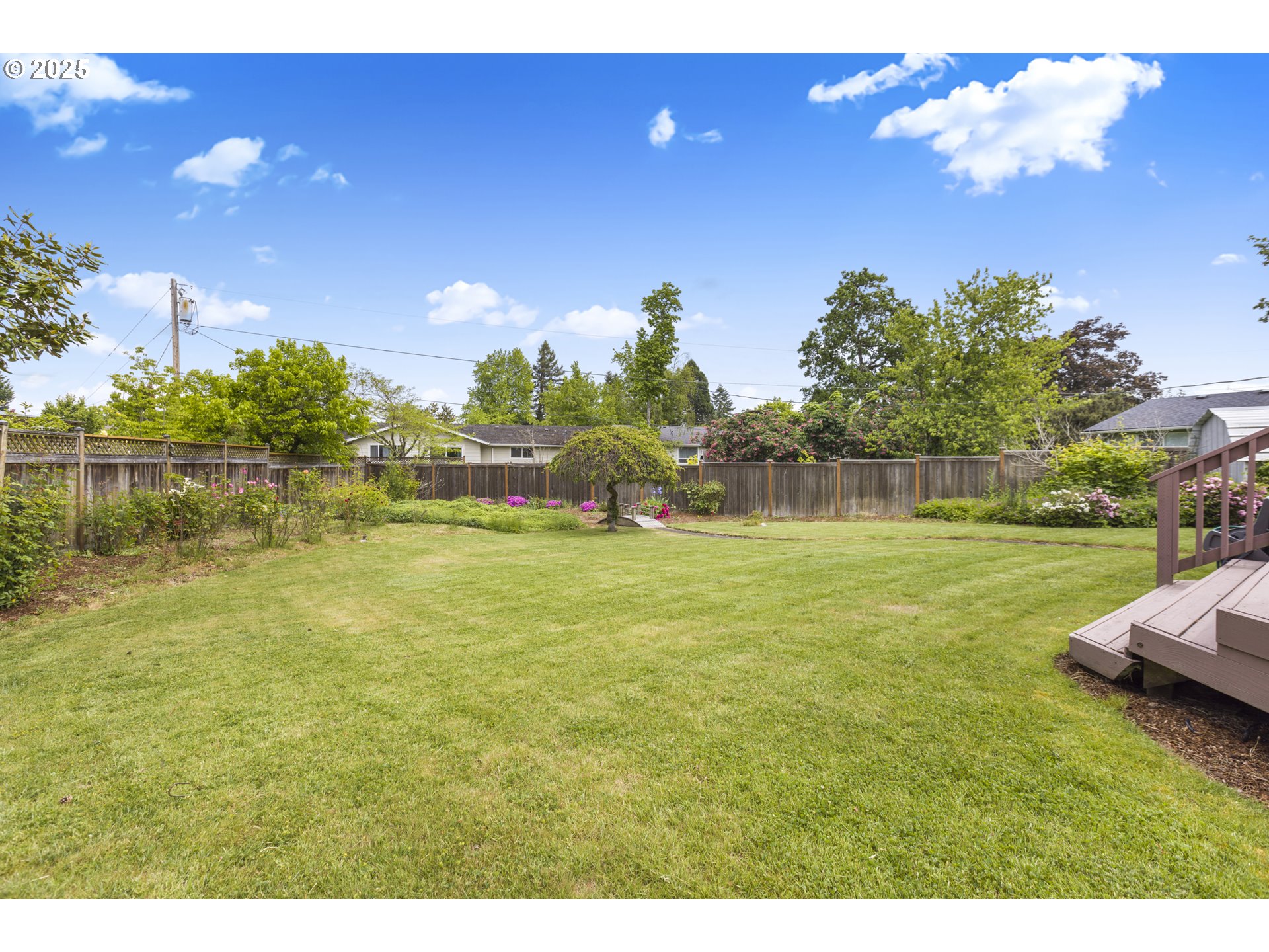2055 Ridgeway Drive Eugene, OR 97401 - Photo 35 of 48 a view of a garden