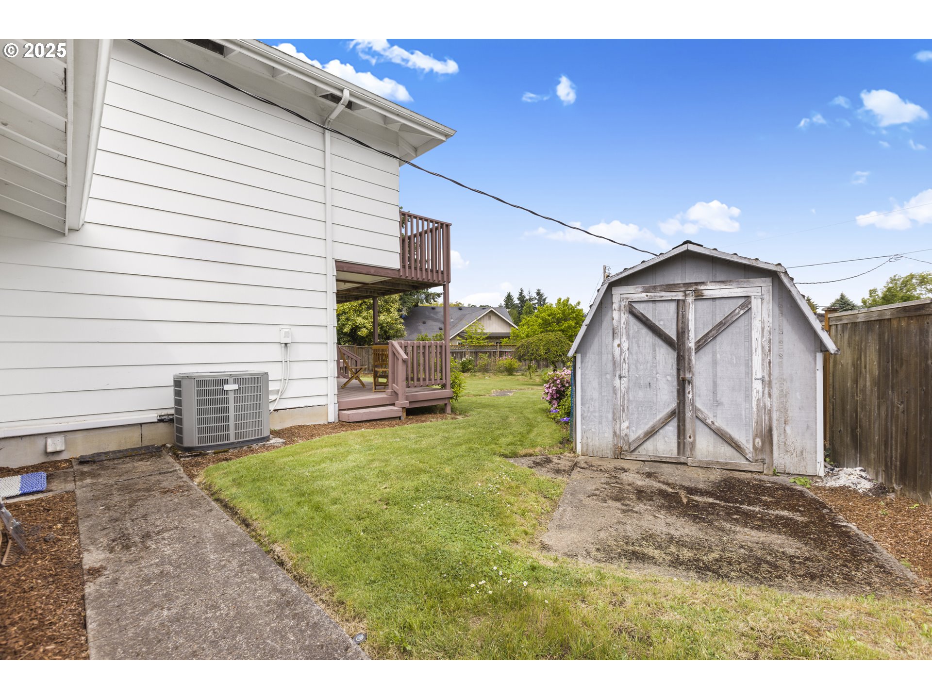 2055 Ridgeway Drive Eugene, OR 97401 - Photo 39 of 48 a view of outdoor space and yard